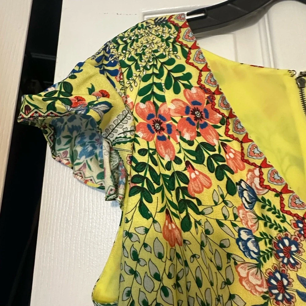 Alice + Olivia Yellow Floral V-Neck Mini Dress - Picture 3 of 10